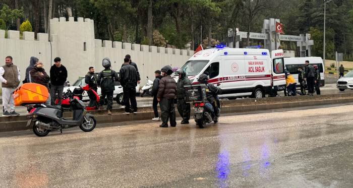 Bilecik’te ticari araç ile motosiklet çarpıştı: 1 yaralı Bilecik’te ticari araç ile motosiklet çarpıştı: 1 yaralı