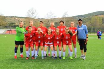 Bilecikspor Kadın Futbol Takımı Rakibine Gol Oldu Yağdı
