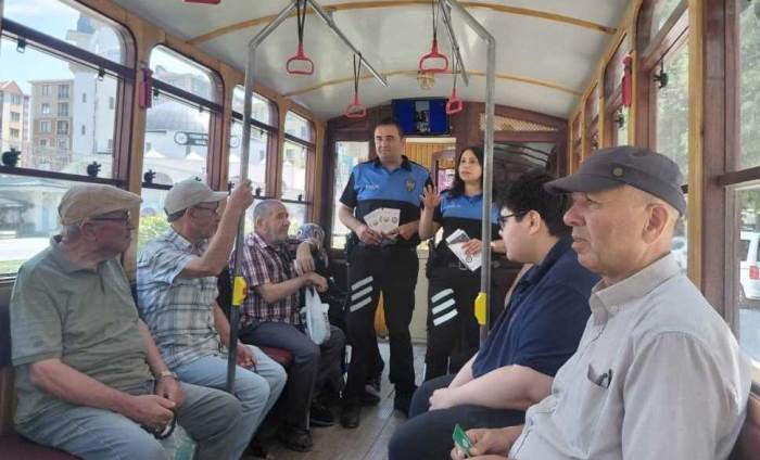 Bozüyük’te vatandaşlara sahte para uyarısı Bozüyük’te vatandaşlara sahte para uyarısı