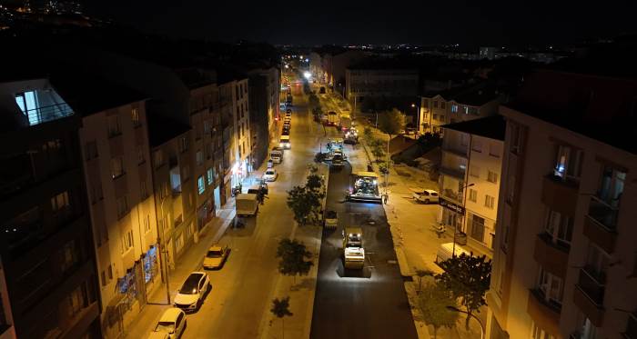 Büyükşehir’den gece mesaisi: Eskişehir’de cadde ve bulvarlar yenileniyor Büyükşehir’den gece mesaisi: Eskişehir’de cadde ve bulvarlar yenileniyor