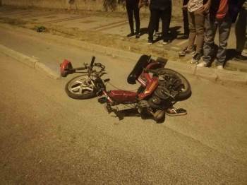 Çarpışan İki Motosikletten Biri Parçalandı, 4 Kişi Yaralandı
