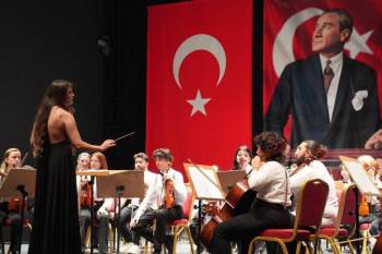 Çocuk Senfoni Orkestrası’Nın Konseri Ayakta Alkışlandı
