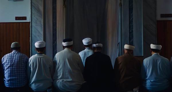 Cuma namazı nasıl kılınır? Cuma namazı kaç rekattır? İşte adım adım cuma namazı kılınışı Cuma namazı nasıl kılınır? Cuma namazı kaç rekattır? İşte adım adım cuma namazı kılınışı
