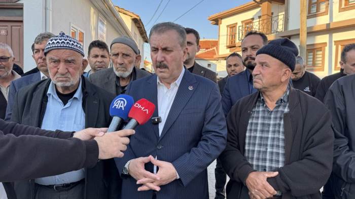 Destici’den Eskişehir’de bayram namazı sonrası açıklamalar Destici’den Eskişehir’de bayram namazı sonrası açıklamalar