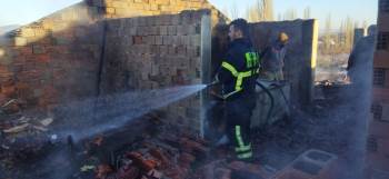 Emet’Te 3 Katlı Binanın Çatı Katında Çıkan Yangın Korkuttu
