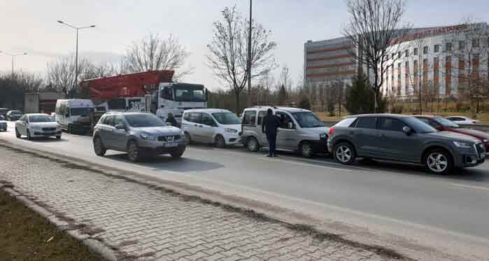 Eskişehir çevre yolunda akıl almaz kaza: Zincirleme...