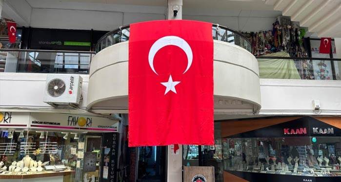Eskişehir'de bayraklarla donattılar!