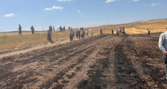 Eskişehir’de bir yangın daha: Biçerdöver alev aldı Eskişehir’de bir yangın daha: Biçerdöver alev aldı