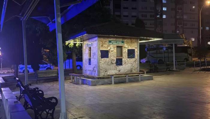 Eskişehir’de camide saatlerce hareketsiz kaldı, din görevlisi fark etti Eskişehir’de camide saatlerce hareketsiz kaldı, din görevlisi fark etti