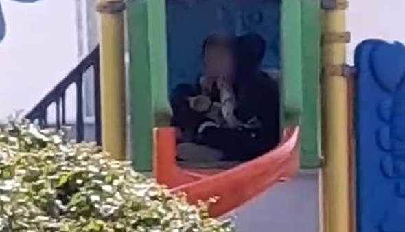 Eskişehir’de çocuk parkında şok eden görüntüler: “Biz 18 yaşındayız, sana ne?” Eskişehir’de çocuk parkında şok eden görüntüler: “Biz 18 yaşındayız, sana ne?”