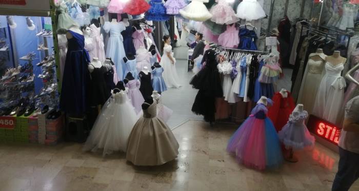 Eskişehir’de düğün ve mezuniyet sezonu çarşıyı hareketlendirdi Eskişehir’de düğün ve mezuniyet sezonu çarşıyı hareketlendirdi