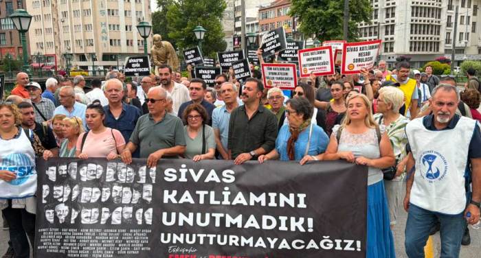 Eskişehir’de Emek ve Demokrasi Platformu, Sivas Katliamı için yürüdü! Eskişehir’de Emek ve Demokrasi Platformu, Sivas Katliamı için yürüdü!