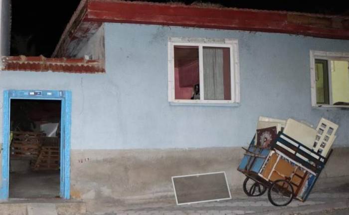 Eskişehir’de evden gelen kötü kokular acı gerçeği ortaya çıkardı! Eskişehir’de evden gelen kötü kokular acı gerçeği ortaya çıkardı!