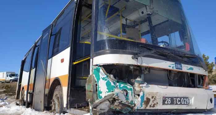 Eskişehir'de feci kaza! Halk otobüsü yoldan çıktı...