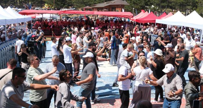Eskişehir’de festival coşkusu: 46 yıllık gelenek yaşatıldı Eskişehir’de festival coşkusu: 46 yıllık gelenek yaşatıldı