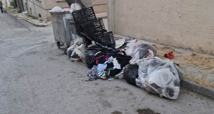 Eskişehir’de gelişigüzel bırakılan çöpler tepki çekti Eskişehir’de gelişigüzel bırakılan çöpler tepki çekti