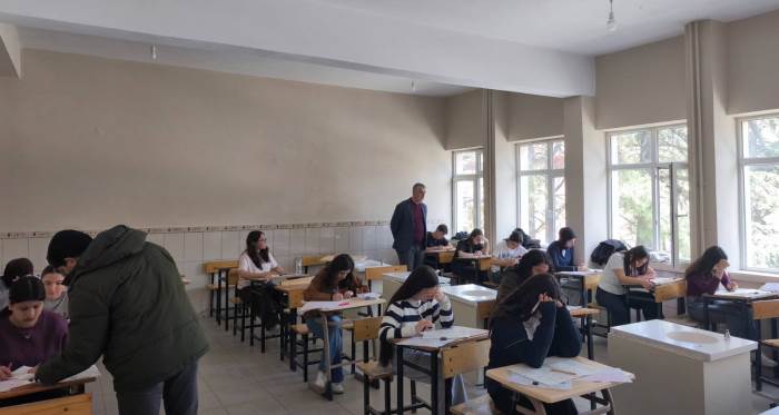 Eskişehir’de gençler umre için yarıştı Eskişehir’de gençler umre için yarıştı