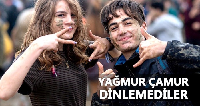 Eskişehir'de gençler yağmur çamur dinlemedi