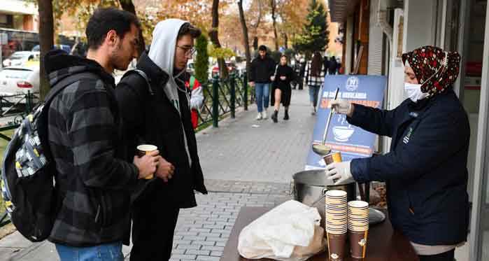 Eskişehir'de içleri ısıtan ikram