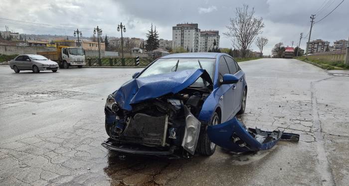 Eskişehir’de kuralsızlık kazaya neden oldu: 1 yaralı Eskişehir’de kuralsızlık kazaya neden oldu: 1 yaralı