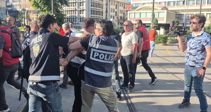 Eskişehir’de NATO karşıtı eylemde 35 gözaltı! Eskişehir’de NATO karşıtı eylemde 35 gözaltı!