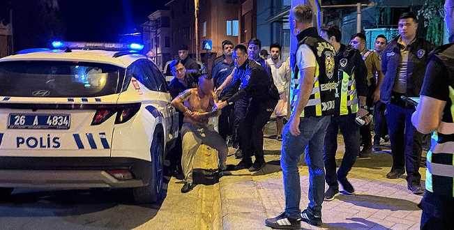 Eskişehir’de ortalığı birbirine kattı! Biber gazıyla yakalandı Eskişehir’de ortalığı birbirine kattı! Biber gazıyla yakalandı