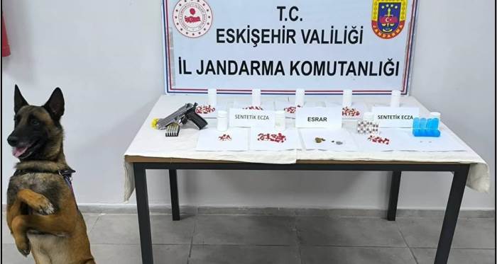 Eskişehir’de takside yakalandılar: Yüzlercesi ele geçirildi! Eskişehir’de takside yakalandılar: Yüzlercesi ele geçirildi!