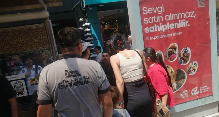 Eskişehir’de tramvay durağında tansiyon yükseldi Eskişehir’de tramvay durağında tansiyon yükseldi