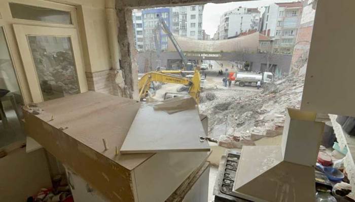 Eskişehir’de yıkım çalışması kabusa döndü: Korkuyla bekliyorlar Eskişehir’de yıkım çalışması kabusa döndü: Korkuyla bekliyorlar