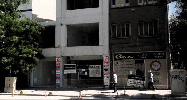 Eskişehir’de yıkım öncesi son çağrı: Binalara uyarılar asıldı Eskişehir’de yıkım öncesi son çağrı: Binalara uyarılar asıldı