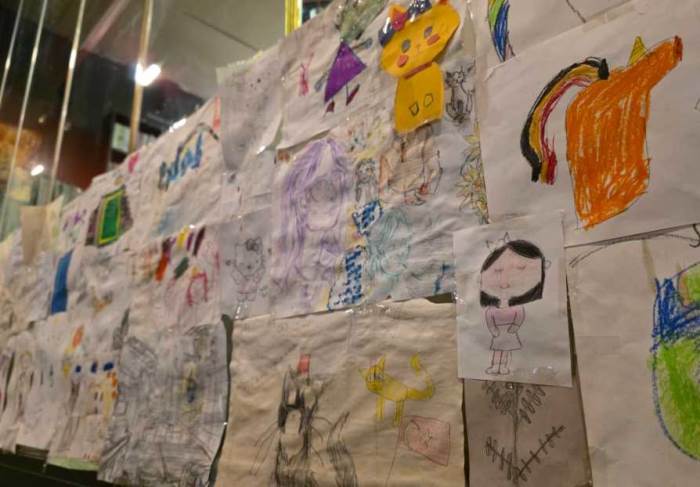 Eskişehir’deki kafede minik ellerin sanatı duvarları süsledi Eskişehir’deki kafede minik ellerin sanatı duvarları süsledi