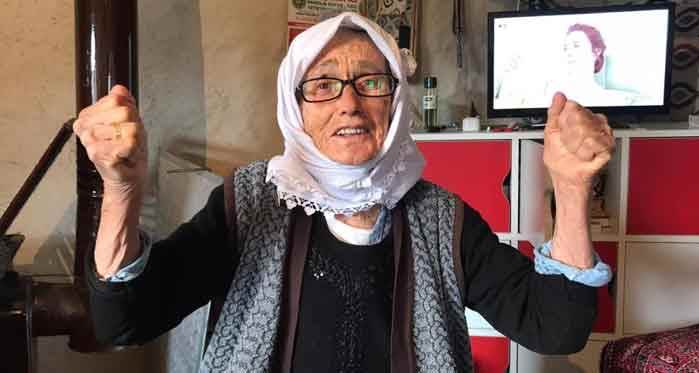 Eskişehir'in 'Hesna nine'si 91 yaşında koronavirüs aşısını oldu