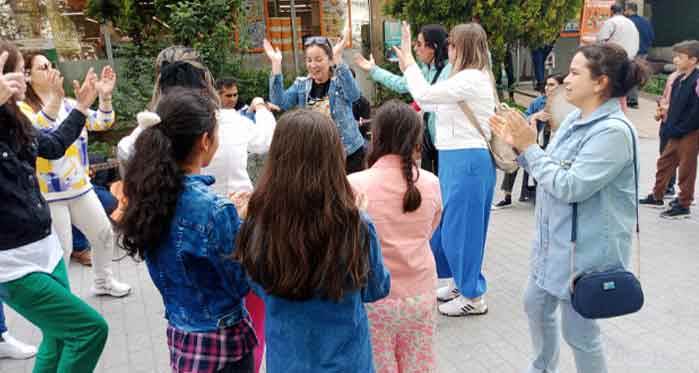 Eskişehir sokaklarında dans dolu görüntüler
