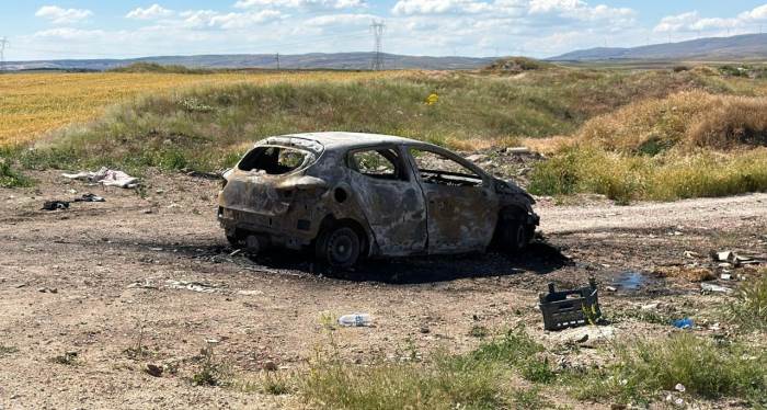 Eskişehirli çiftin kavgası kötü bitti: Hamile eşinin aracını yaktı! Eskişehirli çiftin kavgası kötü bitti: Hamile eşinin aracını yaktı!