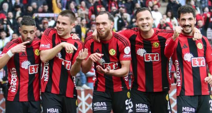 Eskişehirspor Kütahyaspor’a acımadı: Gol yağmuru Eskişehirspor Kütahyaspor’a acımadı: Gol yağmuru