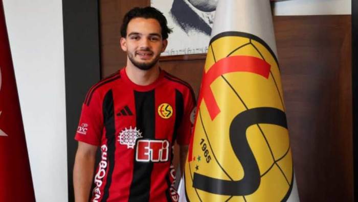 Eskişehirspor’un Altay’dan transfer ettiği genç oyuncusu imzayı attı! Eskişehirspor’un Altay’dan transfer ettiği genç oyuncusu imzayı attı!