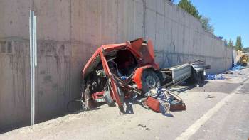 Gediz’De 3 Aracın Karıştığı Trafik Kazasında 2 Kişi Yaralandı
