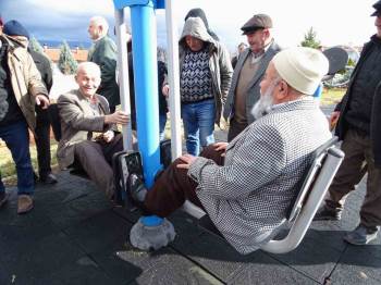 Hisarcık’Ta Yaşlıların Açık Havada Spor Keyfi
