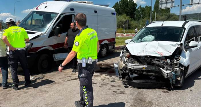 Kütahya’da feci kaza: 7 kişi yaralandı Kütahya’da feci kaza: 7 kişi yaralandı