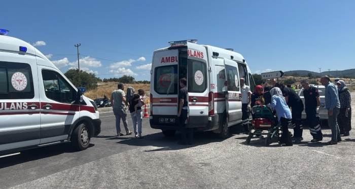 Kütahya’da iki otomobil çarpıştı: 1 ölü, 4 yaralı Kütahya’da iki otomobil çarpıştı: 1 ölü, 4 yaralı