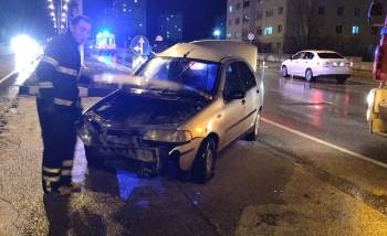 Kütahya’Da İki Otomobil Çarpıştı: 2 Yaralı
