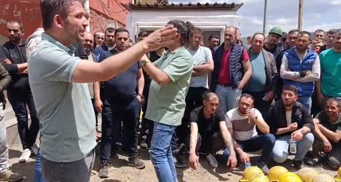 Kütahya’da maden ocağında gerilim: İşçiler firma önünde ayaklandı Kütahya’da maden ocağında gerilim: İşçiler firma önünde ayaklandı