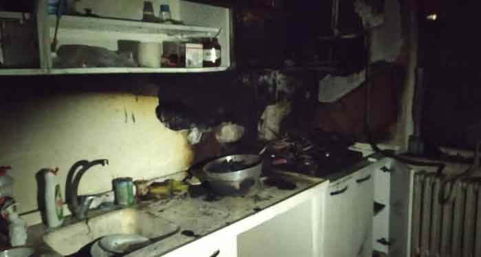 Kütahya'da patates kızartması uğruna evini yaktı!