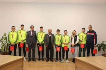 Kütahya’Dan İki Okul Takımı Kros Türkiye Şampiyonası’Na Katılma Hakkı Kazandı
