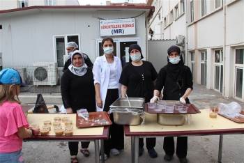 Kütahya Evliya Çelebi Hastanesi Çalışanlarından Aşure İkramı
