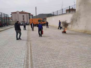 Maver Kemal Arsoy Ortaokulu’Nda Yangın Ve Deprem Tatbikatı
