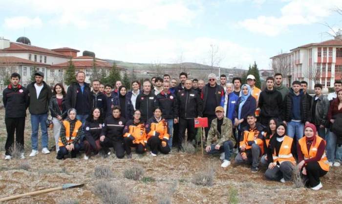 Şehit Ömer Türk anısına Kütahya’da fidan dikildi Şehit Ömer Türk anısına Kütahya’da fidan dikildi