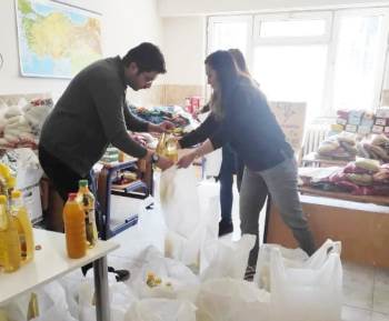Tavşanlı Milli Egemenlik Okulu Öğrencilerinden Gıda Yardımı

