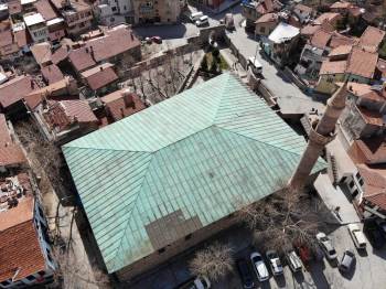 Türk Ahşap Oyma Sanatı Ve Taş İşçiliğinin Ender Örneklerinden Biri De ‘Afyon Ulu Cami’
