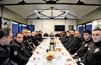 Vali Kızılkaya Polis Memurlarıyla Kahvaltıda Buluştu
